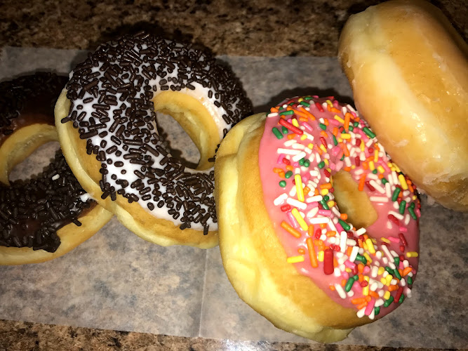 Bastrop Donuts 95 storefront