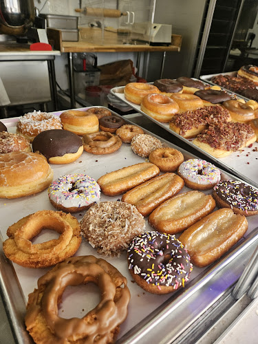 Manna’s Donuts storefront
