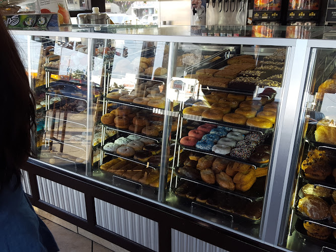 Yum Yum Donuts storefront