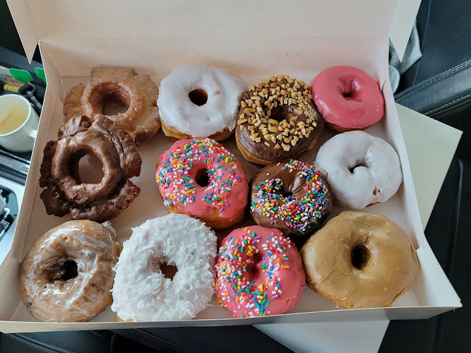Donut Palace storefront