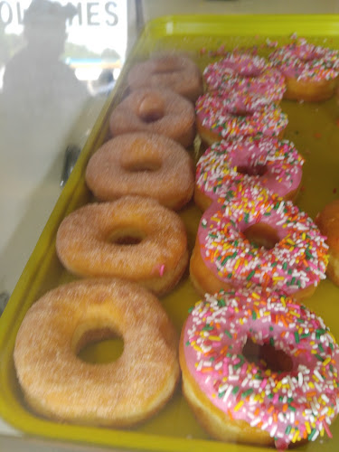 Max Donuts storefront