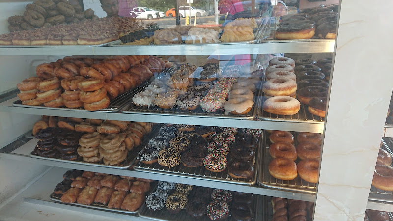 Henry's Donuts storefront
