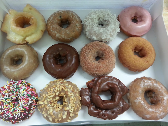 Daylight Donuts on 31st & 129th storefront