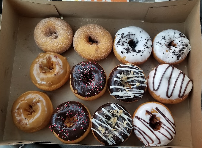 Dom's Donuts storefront