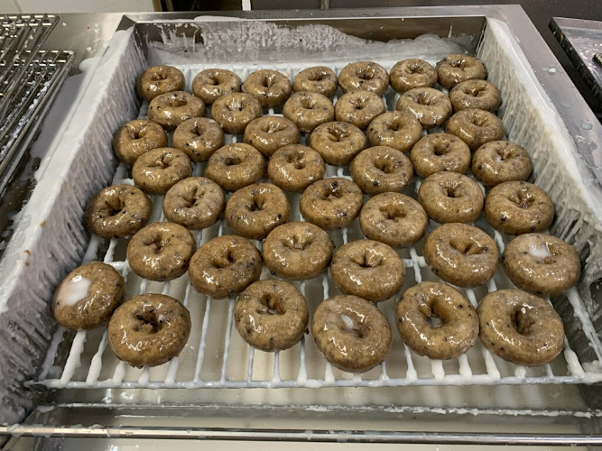 Canadian Donuts storefront