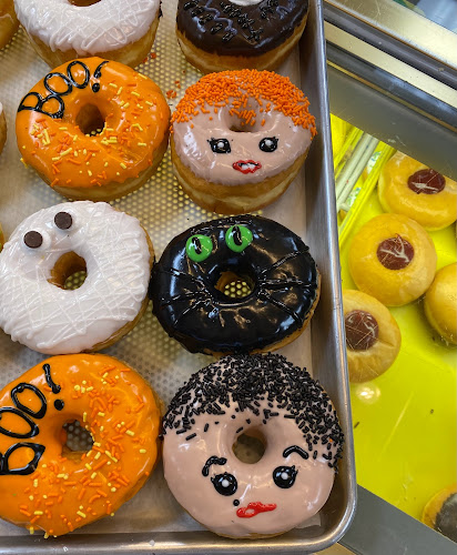 Crown Donuts storefront