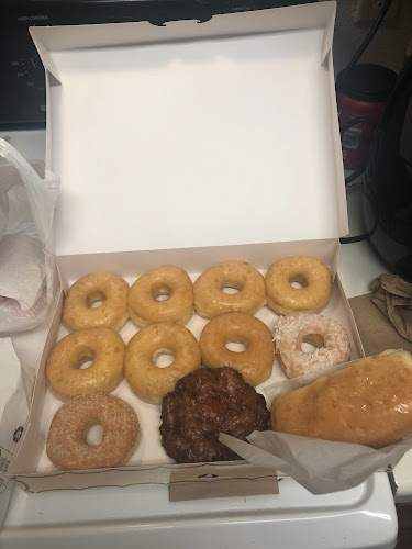 Mama Donuts storefront