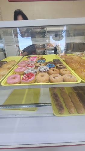 Lee Donut storefront