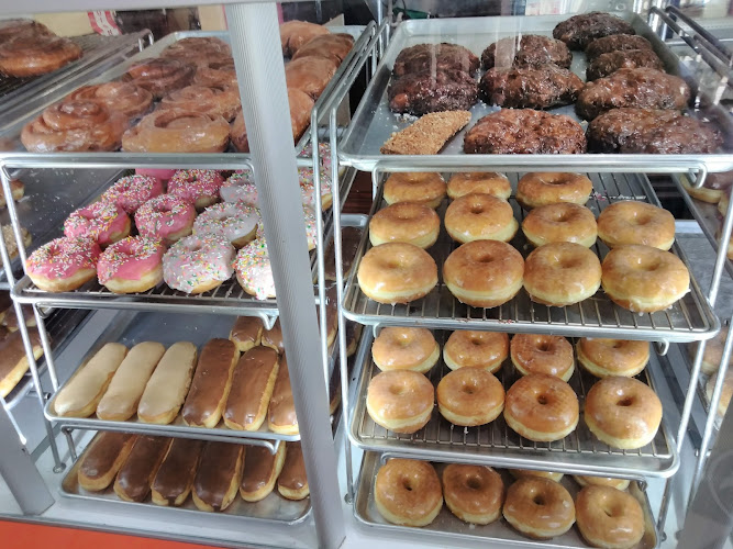 Mikey’s Donuts storefront
