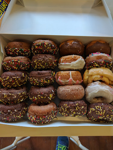 Sunshine Bakery-Daylight Donuts storefront