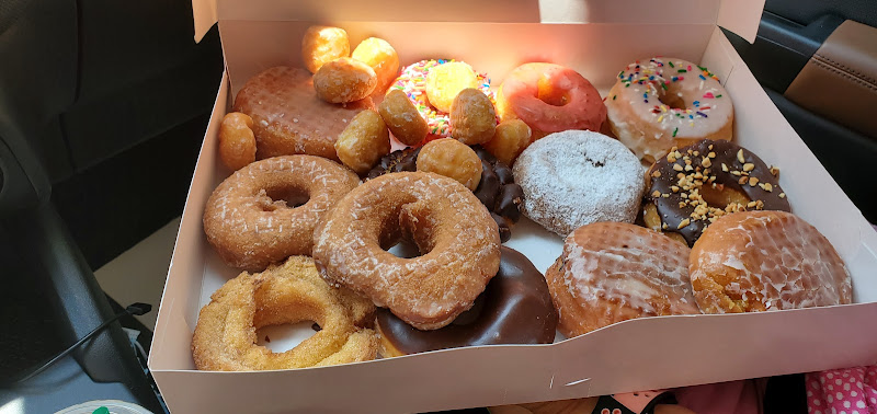 Daily Donuts storefront