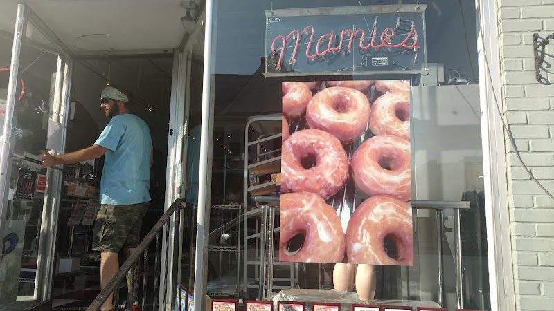 Mamie's Cafe & Bakery storefront