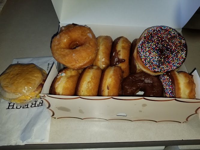 Donut Queen storefront