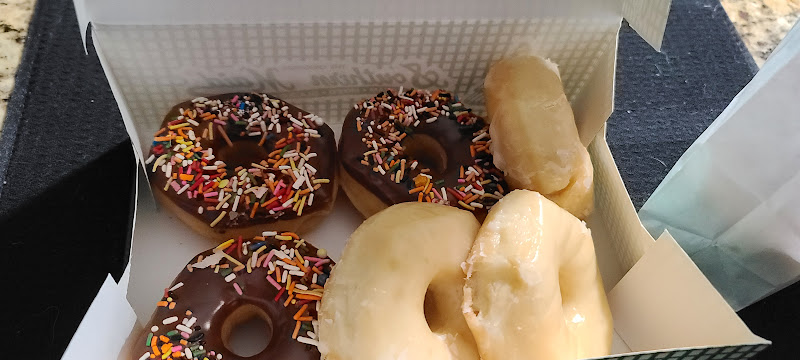 Southern Maid Donuts storefront