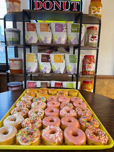 Yummy's Donut Palace storefront