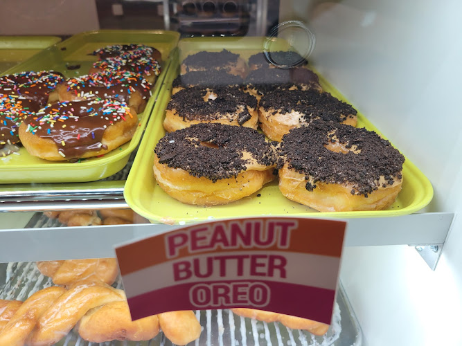 Amy's Donuts storefront