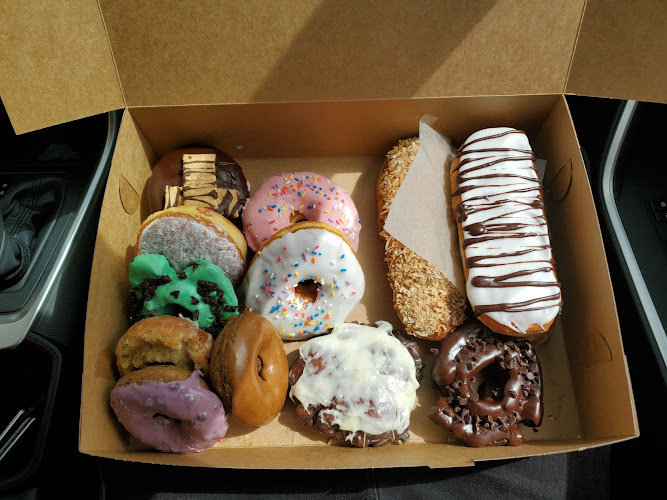 Retro Donuts storefront