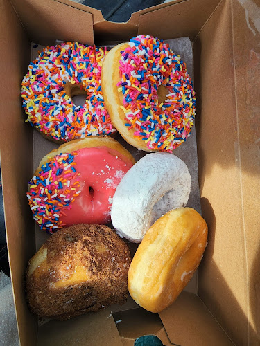 Donut Delight storefront