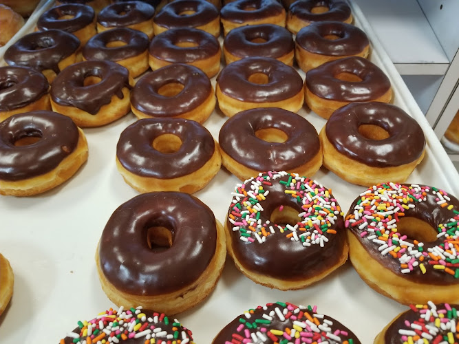 Donut Palace storefront