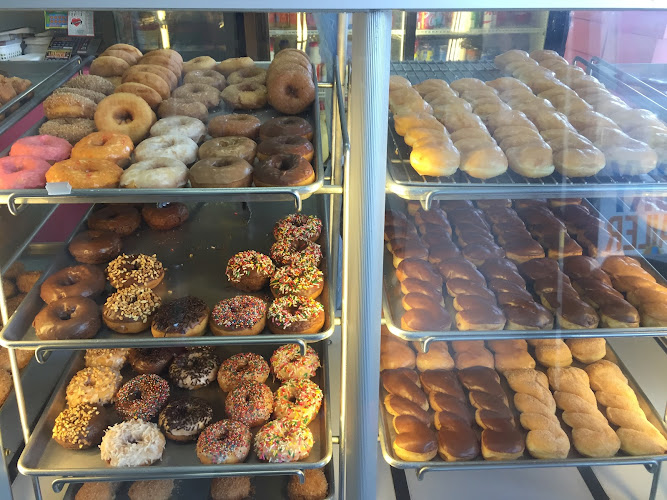LA Donuts storefront