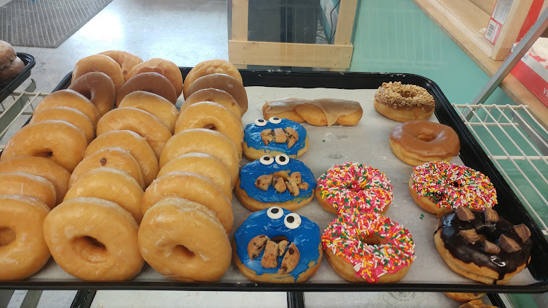 Angel's Heavenly Desserts & Daylight Donuts storefront