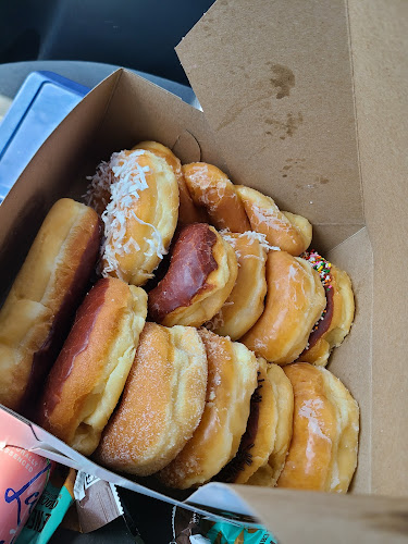 Kings Donuts & Bagels storefront