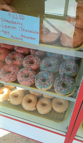 Daily Donuts storefront