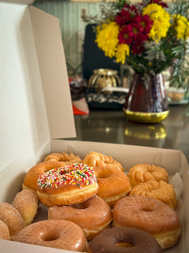 Arcadia Donuts storefront