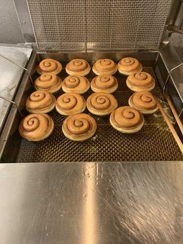Wellington Donuts storefront