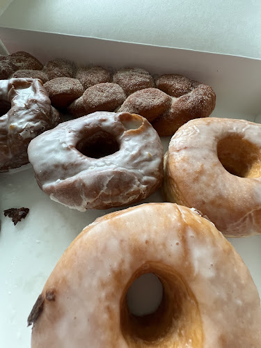 Cheer Donuts storefront
