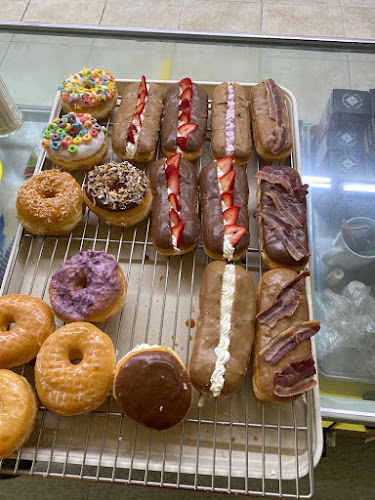 Hot Donuts storefront