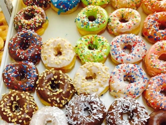 Donald Donuts storefront