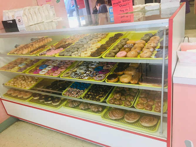 7 Day Donut storefront