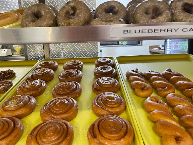 Starhouse Do-Nuts storefront