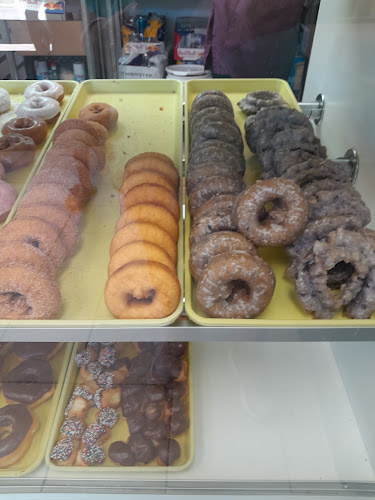 Parks Donuts storefront