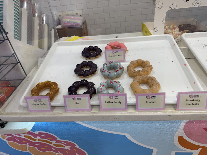 Winnie Mochi Donut storefront