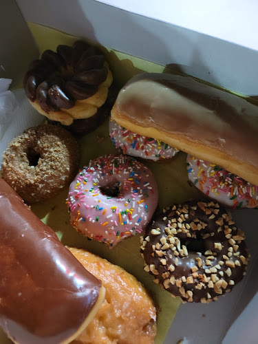 Earl's Donuts storefront