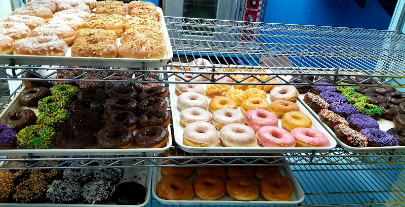 Heavenly Donuts storefront