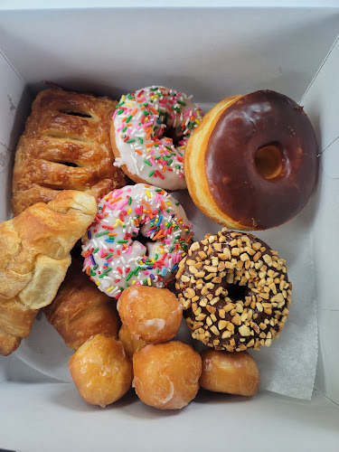 Munchkin's Donuts storefront