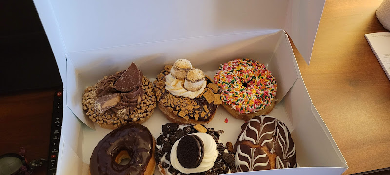 Everglazed Donuts & Cold Brew storefront