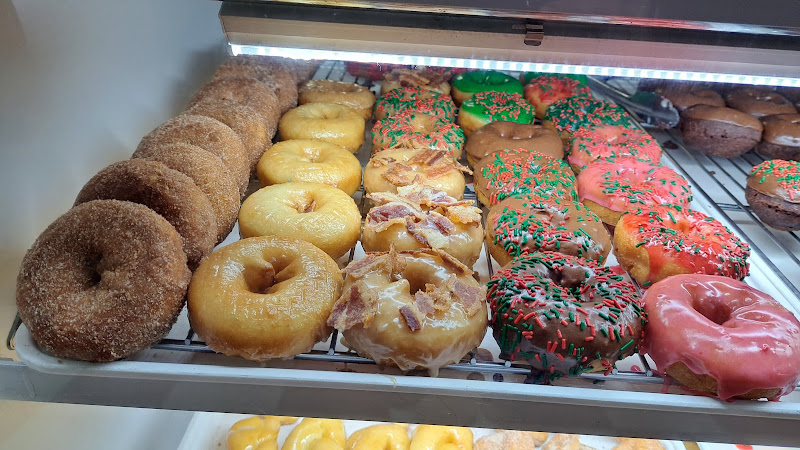 Donut Palace storefront