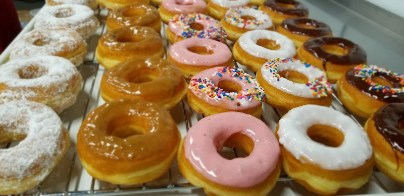 Beeville Donuts and Café storefront
