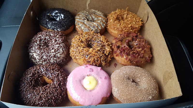 Uncle Dood’s Donuts storefront