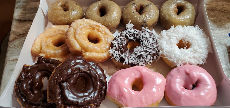Tom's Donuts & Kolaches storefront