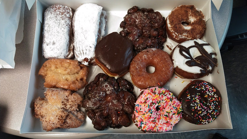 Donut Palace storefront