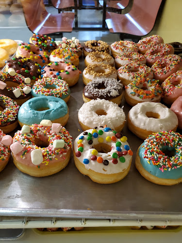 Dippin Donuts storefront