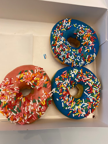 Fresh Donuts storefront