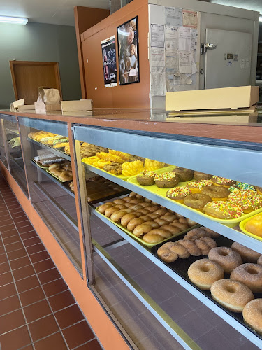 Frank's Donuts & Muffins storefront