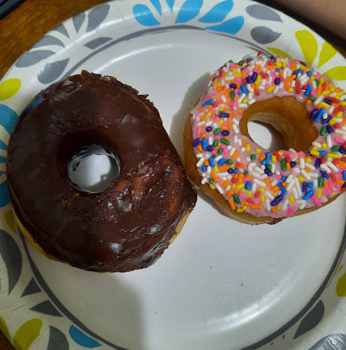 Donut Palace storefront
