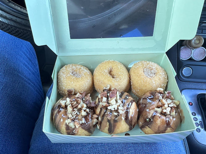 Dapper Doughnut Tampa-Fowler storefront